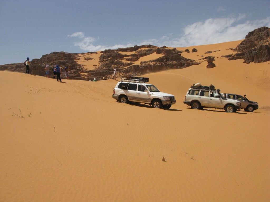 Tuaregowie nazywaja Toyoty 4x4 japonskimi dromaderami - przez Sahare z om tramping klub