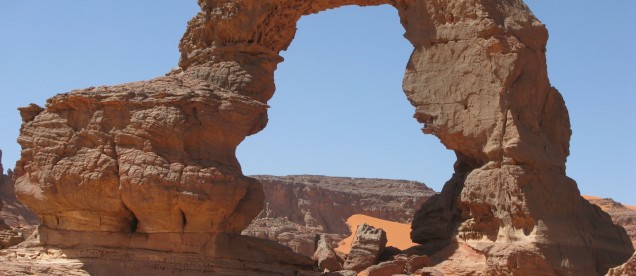 Formacje skalne na pustyni Saharze w Algierii - om tramping klub