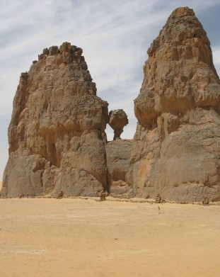Ostance skalne na Saharze w Algierii - om tramping klub